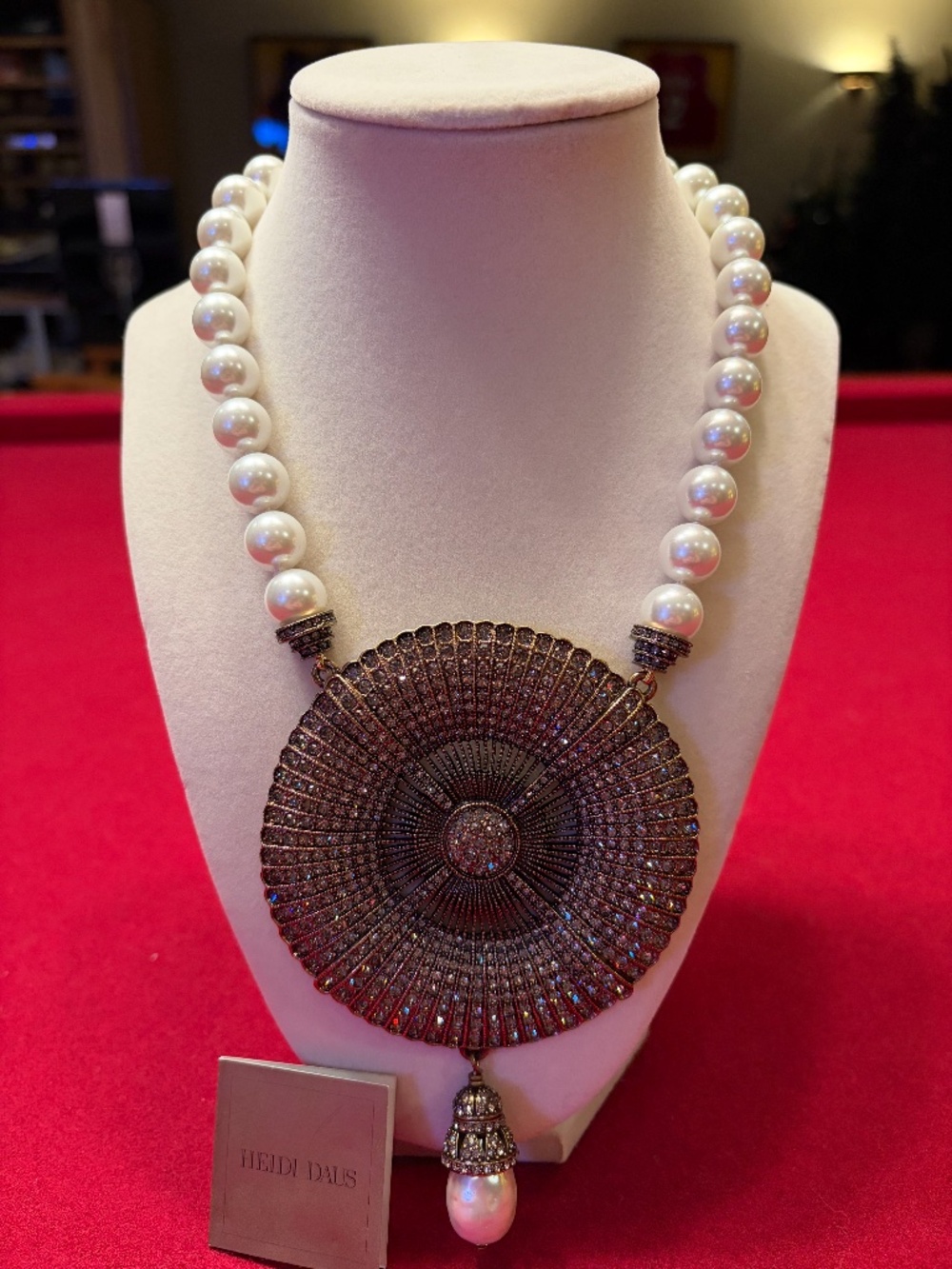 Heidi Daus Crystal Pearl Statement Necklace NWT Vintage Style